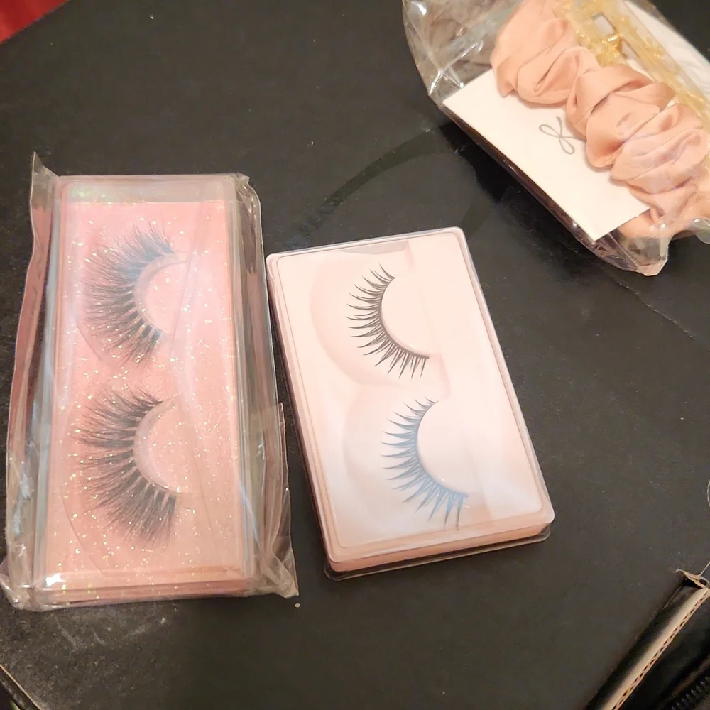 Pretty girl eyelashes 💕 - Picture 4 of 5